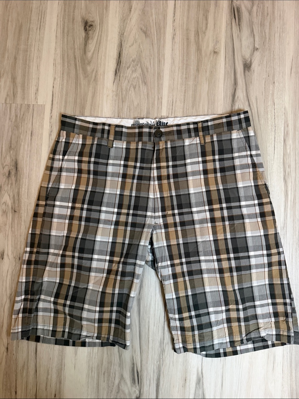 Pronto Uomo Plaid Flat Front Shorts in Gray, White & Tan Sz 38